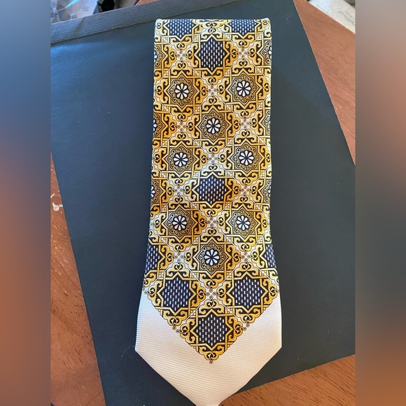 Gianni Versacetie perfecto condition